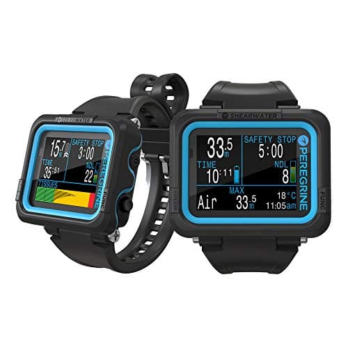 Zwei schwarz-blaue Tauchcomputer Shearwater Peregrine mit Farbdisplays und Armbändern vor weißem Hintergrund