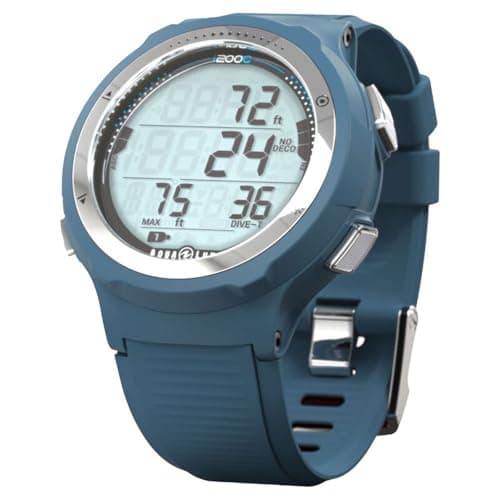 Blauer Tauchcomputer als Armbanduhr mit Digitaldisplay und Silikonarmband vor weißem Hintergrund