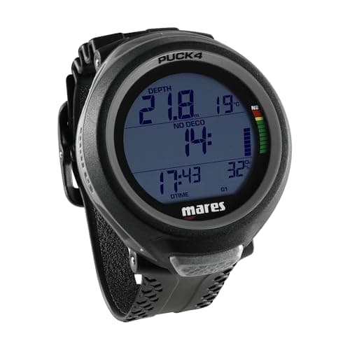 Schwarzer Mares Puck 4 Tauchcomputer mit Digitalanzeige und Armband vor weißem Hintergrund